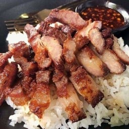 ข้าวหมูย่างน้ำจิ้มแจ่ว