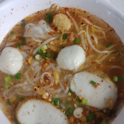 ก๋วยเตี๋ยว เส้นเล็ก ต้มยำ