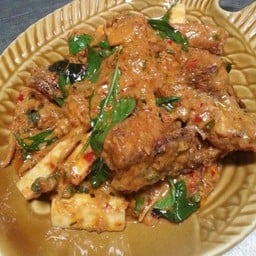 ปลาบึก (ผัดเผ็ด - ผัดฉ่า)