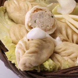 CHICKEN MOMOS