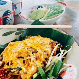 ผัดไทยโบราณ ห่อไข่