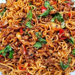 มาม่า ไวไวดั้งเดิม ผัดกะเพราหมูสับ