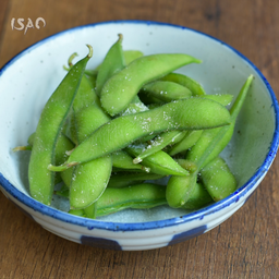 Edamame (Steamed green soybean with light salt)