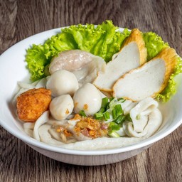 เส้นปลาเย็นตาโฟต้มยำ