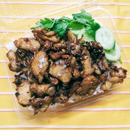 ข้าวหมูกระเทียมพริกไทย