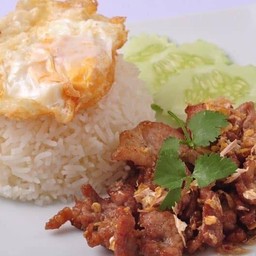 ทอดกระเทียม ราดข้าว