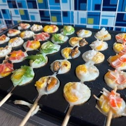 ทอดไข่นกกระทาเสียบไม้ ร้านเนยเอง