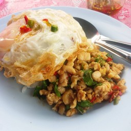 ข้าวราดกระเพรา
