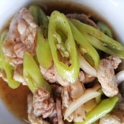 ผัดพริกหยวก