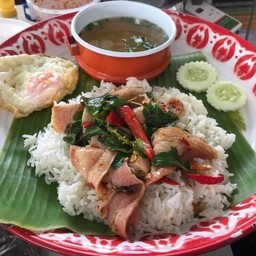 กะเพราเบคอน + ไข่ดาว