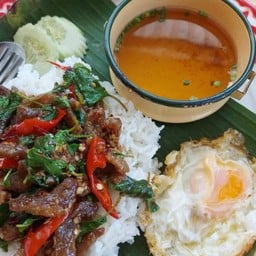 กะเพราหมูแดด + ไขดาว