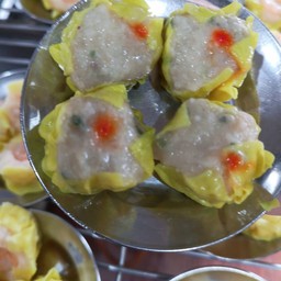 จีบหมู