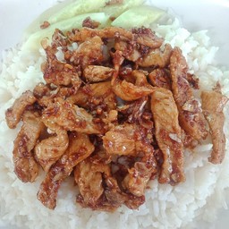 หมูทอดกระเทียมราดข้าว
