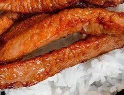ข้าวหน้าหมูทอดใบมะกรูดกรอบ+น้ำจิ้มแจ่ว