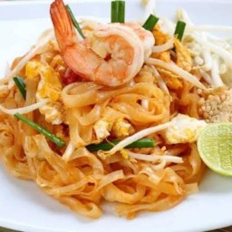 ผัดไทกุ้งสด(เบตงเจ้าเดิม)
