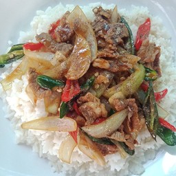 ผัดพริกอ่อนเนื้อ