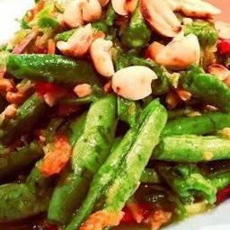 ส้มตำถั่วฝักยาวไทยใส่ปู
