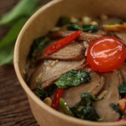 ข้าวผัดกะเพราเป็ดพะโล้ ดงบุริ