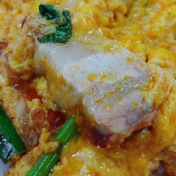 ผัดผงกะหรี่หมูกรอบ