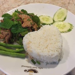 ข้าวราดหมูน้ำตก