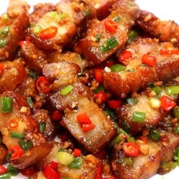 หมูกรอบผัดพริกเกลือ