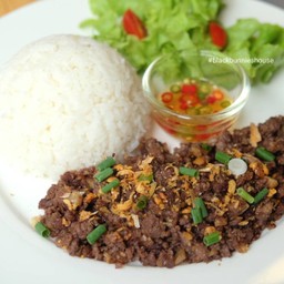 ข้าวเนื้อโคขุนสับผัดกระเทียม