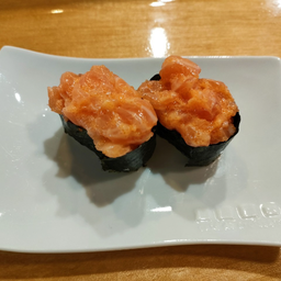 ซูชิแซลมอนซอสไข่กุ้ง