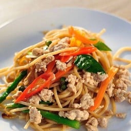 สปาเก็ตตี้ผัดฉ่า ( หมู )