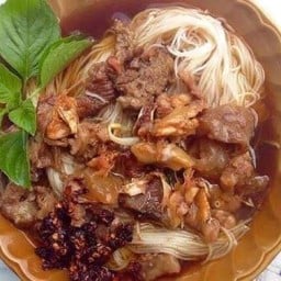 ขนมจีนน้ำยาเนื้อ (ข้าวปุ้นน้ำงัว) พัทยากลางสายสาม