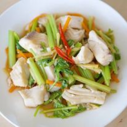 ข้าวปลากะพงผัดขึ้นฉ่าย