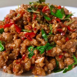 ผัดกระเพราพริกแห้ง ใข่ข้น