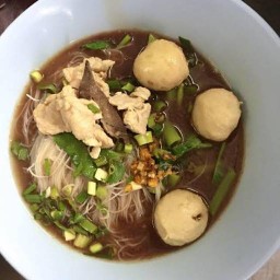 พี่อุ๋ยก๋วยเตี๋ยวแชมป์ หลังม.รังสิต