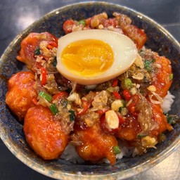 No.083 ข้าวราดไก่เกาหลีทอดกระเทียม