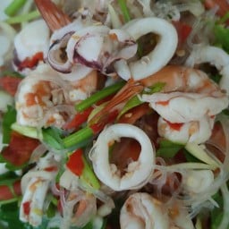 กระเพราทุกอย่าง 69 ฟรีไข่ดาว