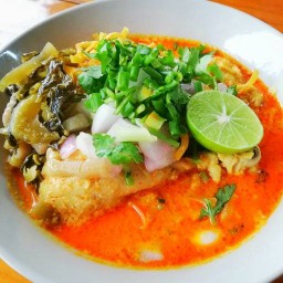 ร้านอองฟองต์ ข้าวซอยไก่ ขนมจีนน้ำเงี้ยว กระทุ่มแบน