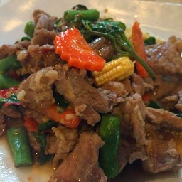 ผัดกระเพราเนื้อชิ้น