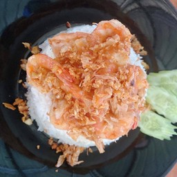 ข้าวกุ้งทอดกระเทียม