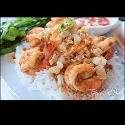 ข้าวราดกุ้งกระเทียม