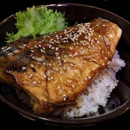 ข้าวหน้าปลาซาบะย่างซีอิ๋ว