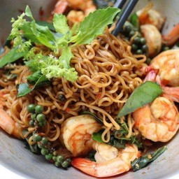 มาม่าผัดขี้เมา (กุ้ง)