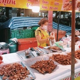 ร้านหมูบิน ตลาดนัดศาลาสังกะสีบ้านเพ