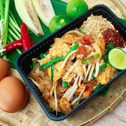 ผัดไทยหลังบ้าน