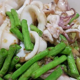 ปลาหมึกผัดกะปิ