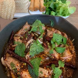 ลาบคอหมูกะทะร้อน