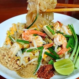 ผัดไทยกุ้งสด ผัดไทยไก่กรอบ