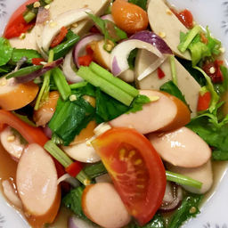 ยำไส้กรอกใส่หมูสับ