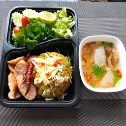 ข้าวผัดแหนม+น้ำซุป