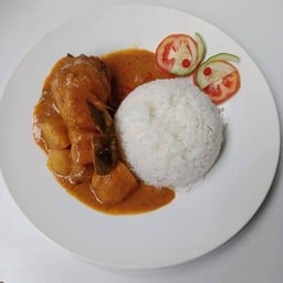 แกงกะหรี่ไก่ราดข้าว