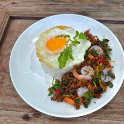 กระเพรากุ้ง +หมู+ ไข่ดาว