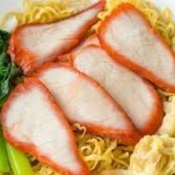 บะหมี่เกี้ยวหมูเเดง นุ่มอร่อยถึงใจ